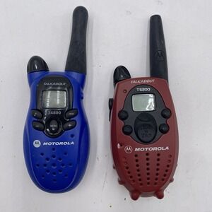 Lot Of 2 Motorola Talkabout T5200  T4800 2-Way Radio 14 Channels Walkie Talkies